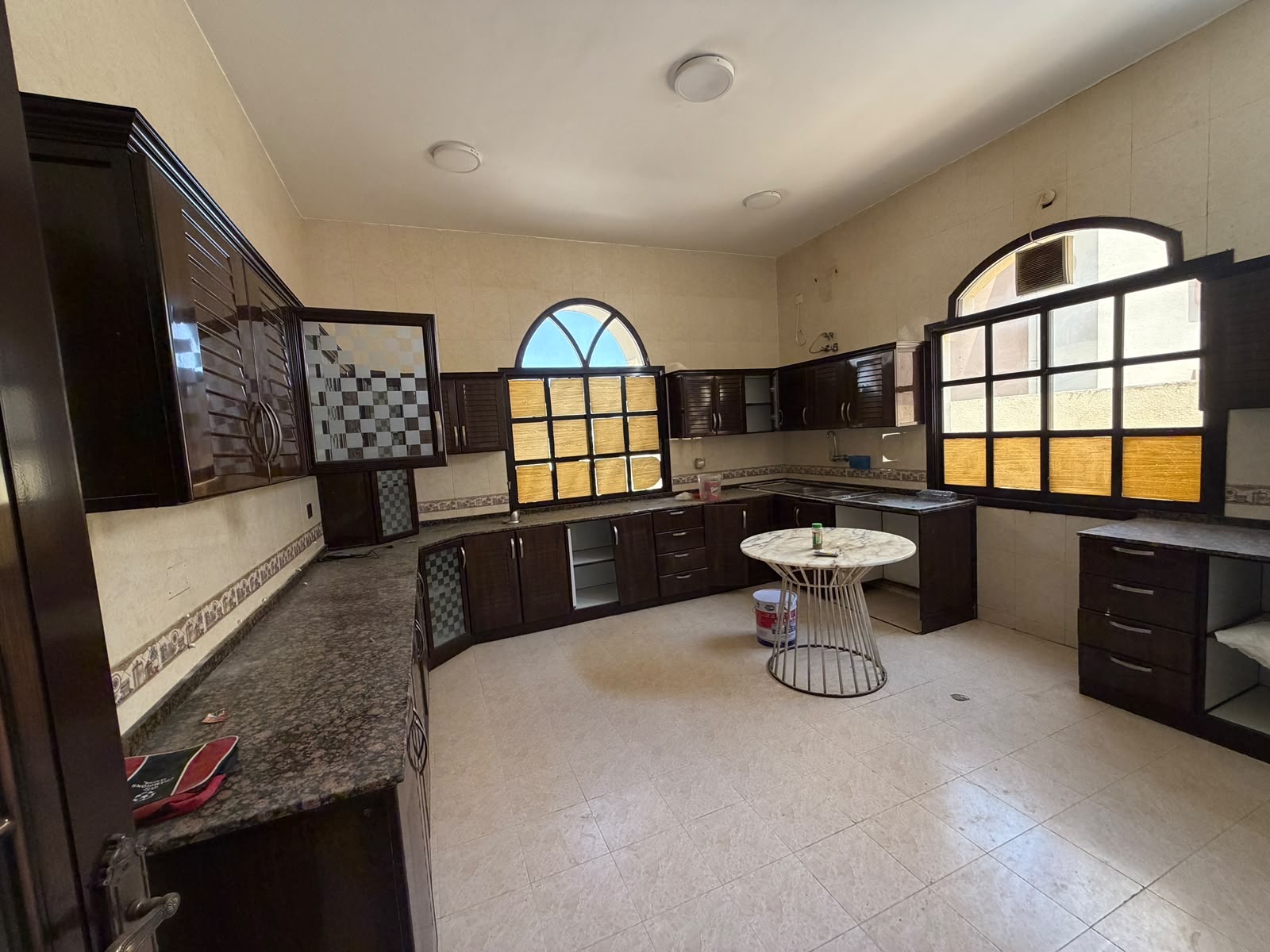 4 bedroom villa for rent in khuzam 
