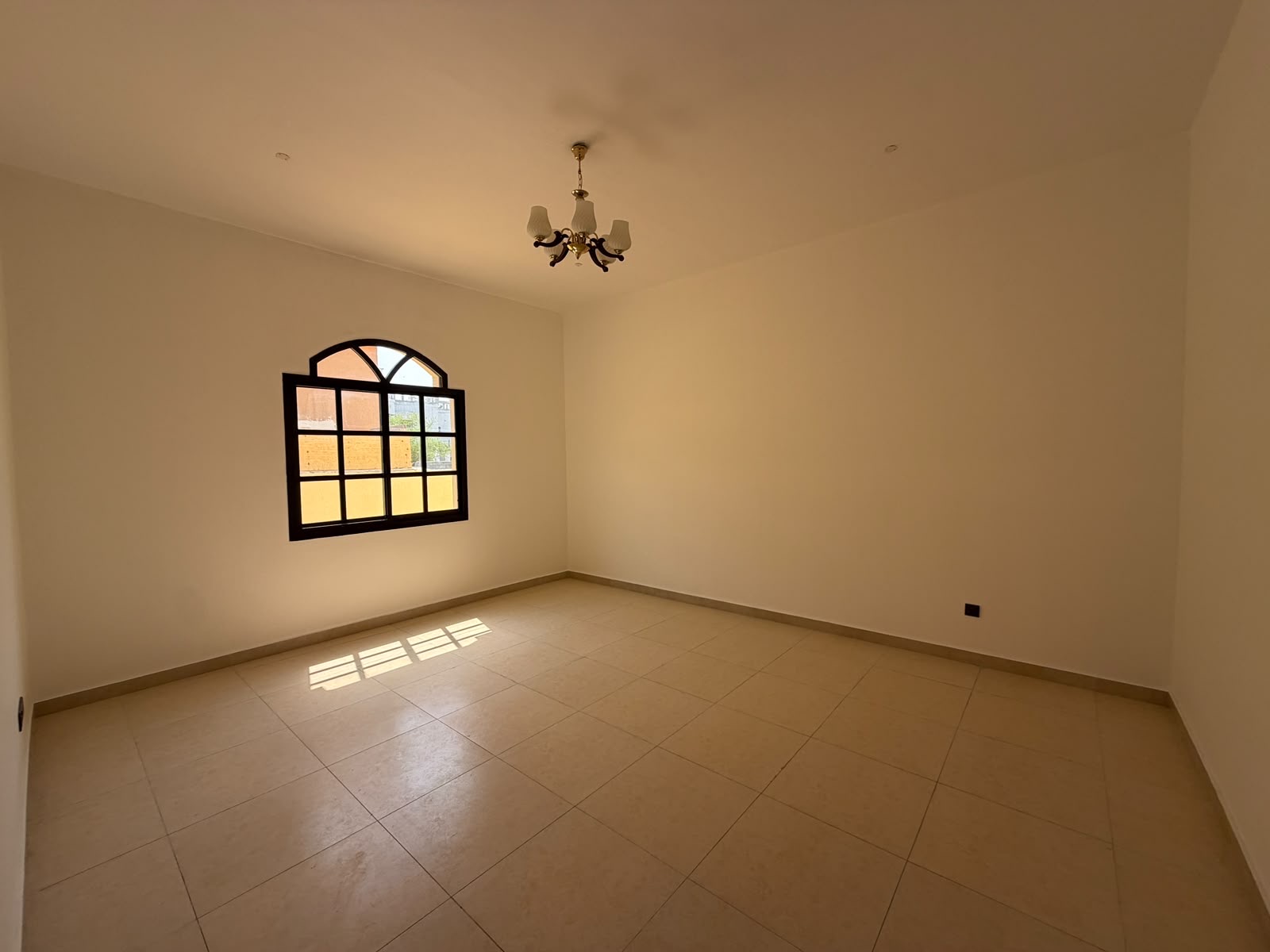 4 bedroom villa for rent in khuzam 